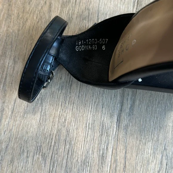 ShuShop Size 6 Black Strap Heel - Picture 2 of 3